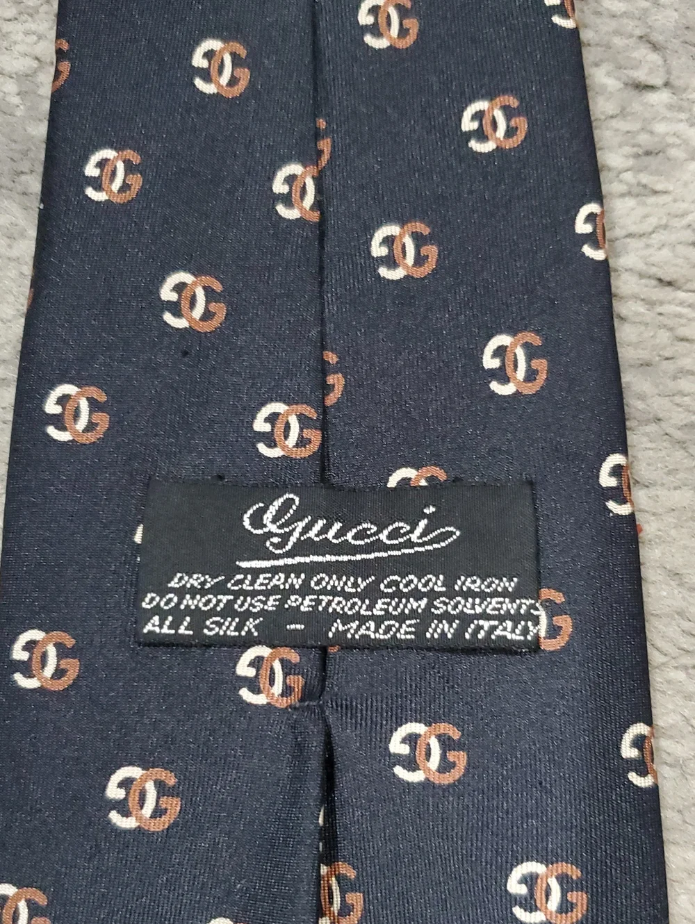 Vintage 1980s Gucci 100% Silk Necktie With GG Monogram Crest